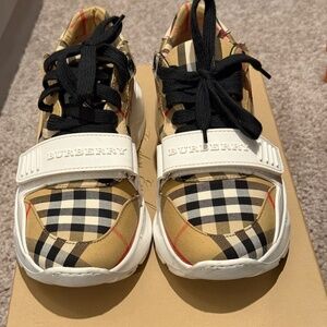Burberry sneakers